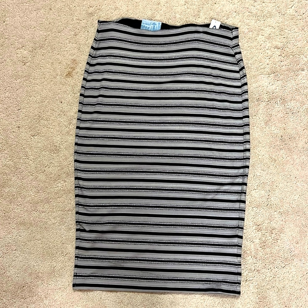 Skirt - size large (new w/ tags)